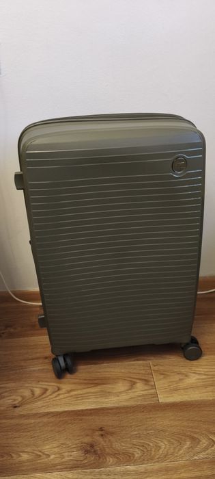 Чемодан М новый IT