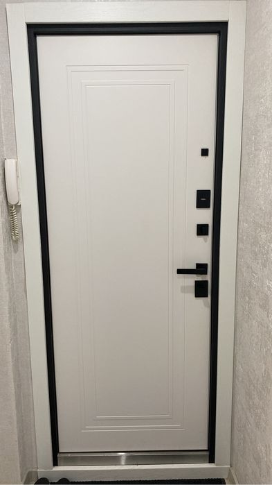 Продам входную дверь