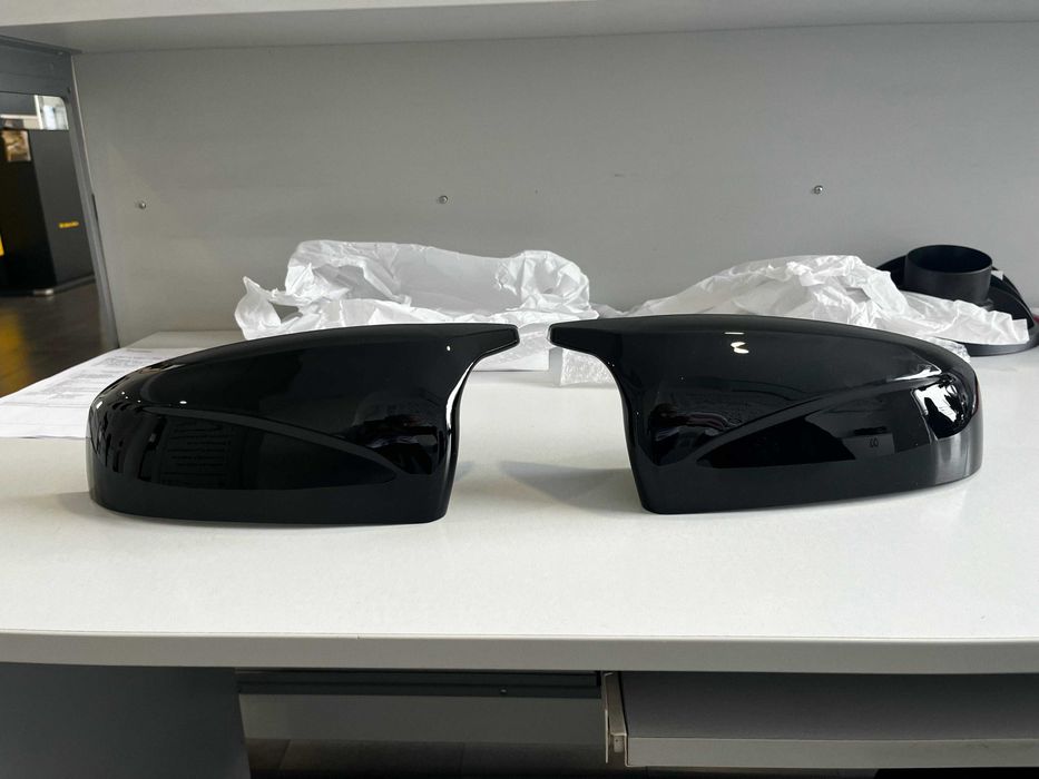 Set Capace Oglinzi M style cu clipsuri Negru Lucios 