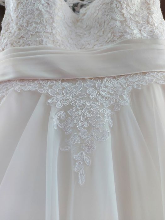 Vând rochie de mireasă