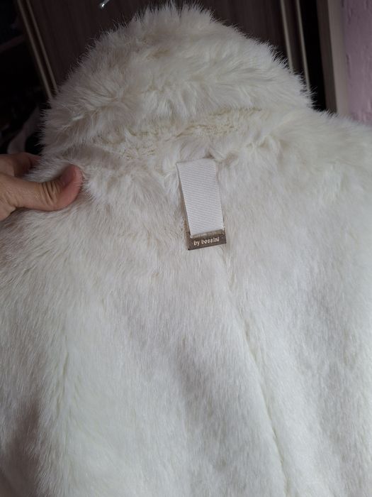 Продам белую шубку.