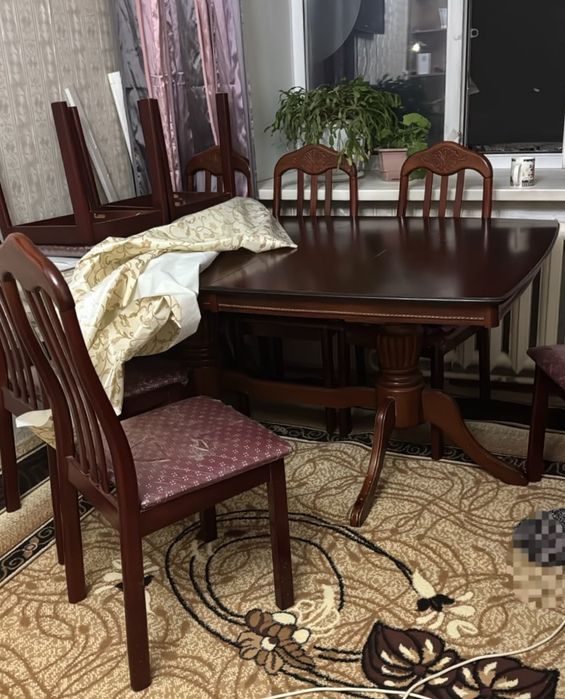 Стол со стульями