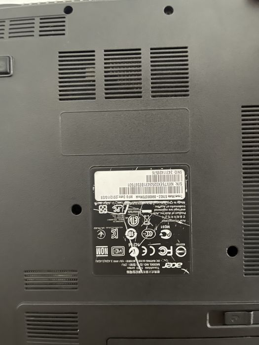 Laptop acer travelmate + mouse hp+ incarcator