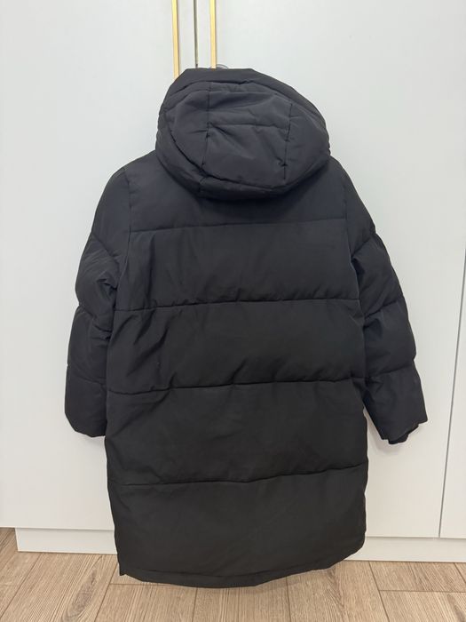 Продам зимнюю куртку для девочки