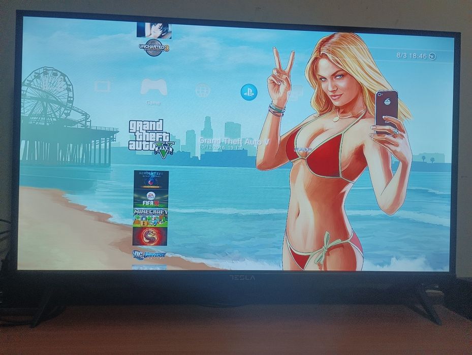 Ps3 fat, ps3 slim със 2 джойстика и около 20 игри към тях