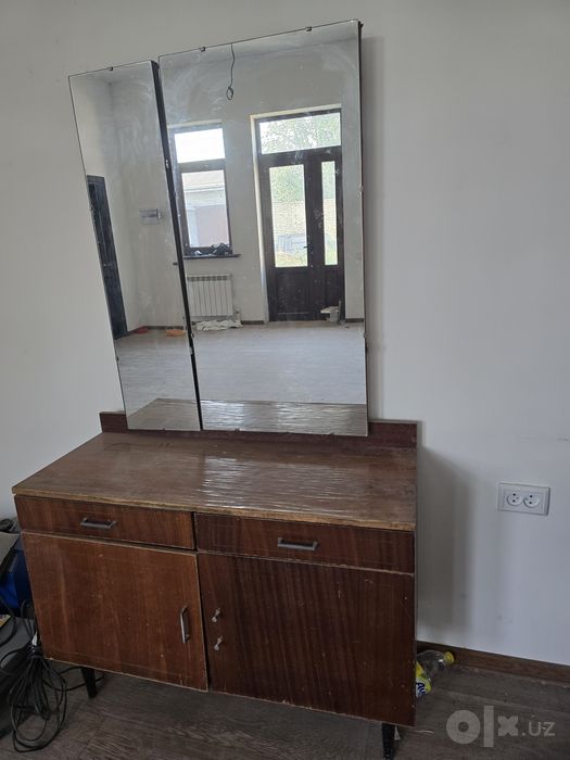 Продаётся трюмо и 2 кроват, телевизор
