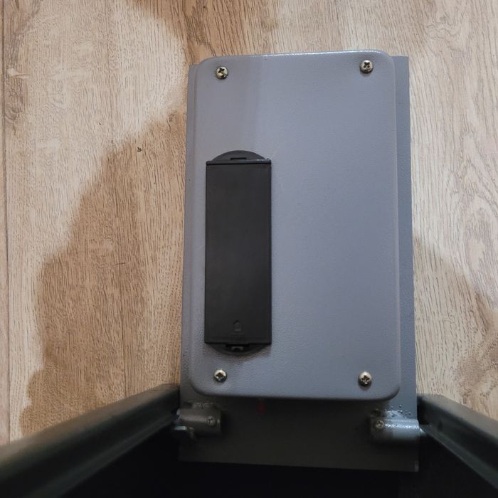 Метален сейф     .