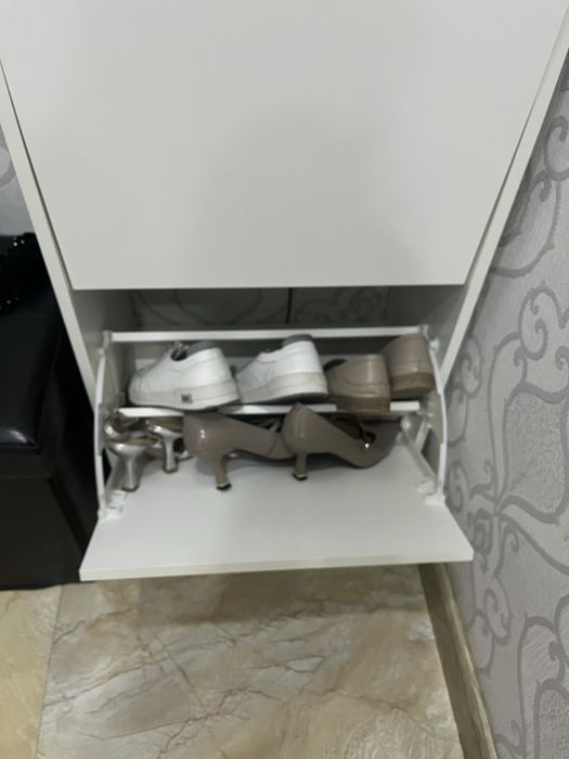 Продам обувницу икеа