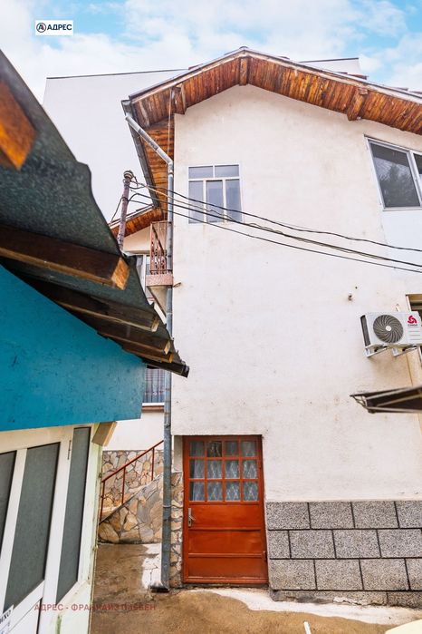 Къща в Плевен-9-ти квартал площ 194 цена 155000