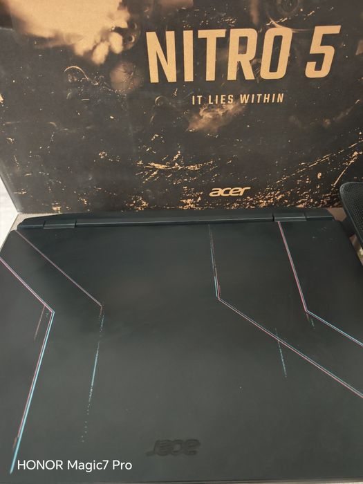 Laptop Acer Nitro 5 + cooler pad + căști wireless myria MG7815