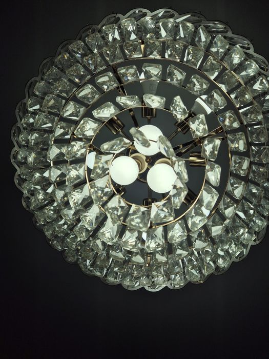 Люстра,отдадим с лампочками