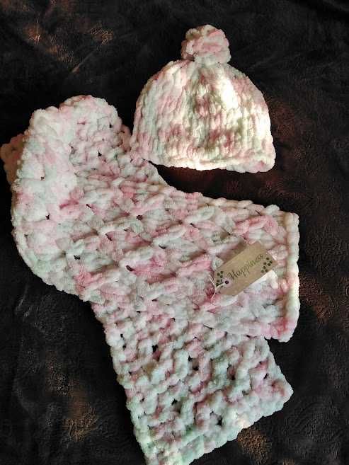 Шал и шапка, изплетени с пръсти