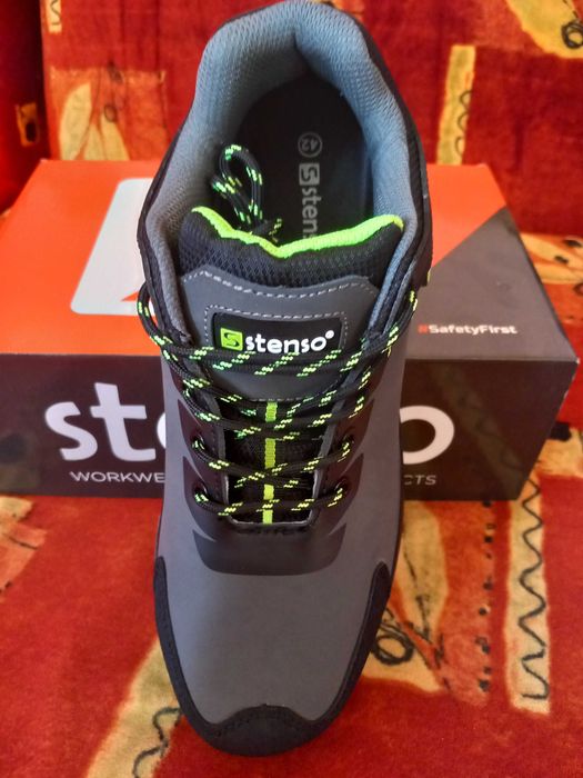 Нови работни обувки номер 42