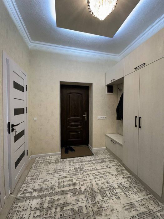 Продается 3 ком. Квартира на 2 этаже площадью 75 кв.м. В Микрорайоне