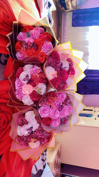 Flori din satin handemade