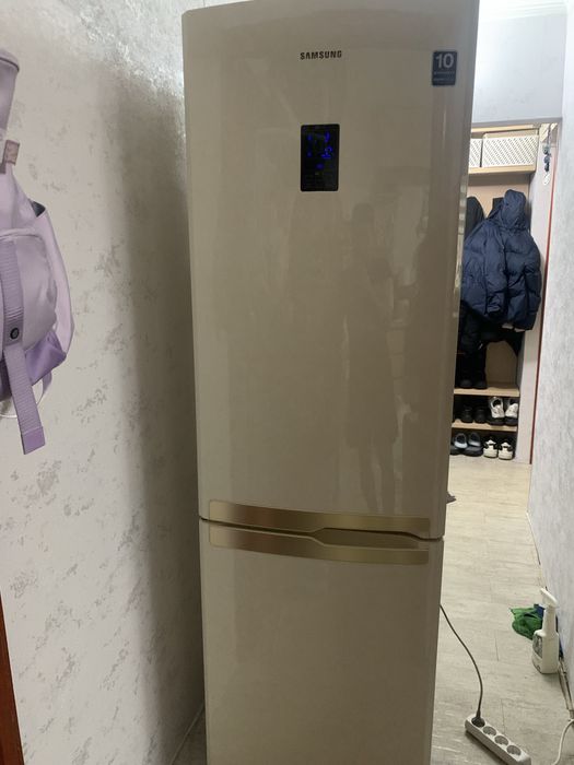 Продаю Холодильник Samsung