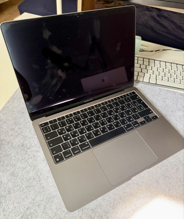 Macbook Air 2020 M1/8/256 space gray