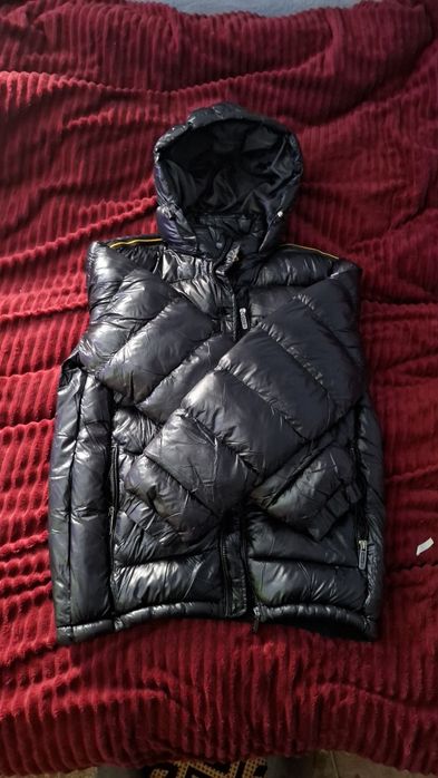 Vând geaca left Point neagră