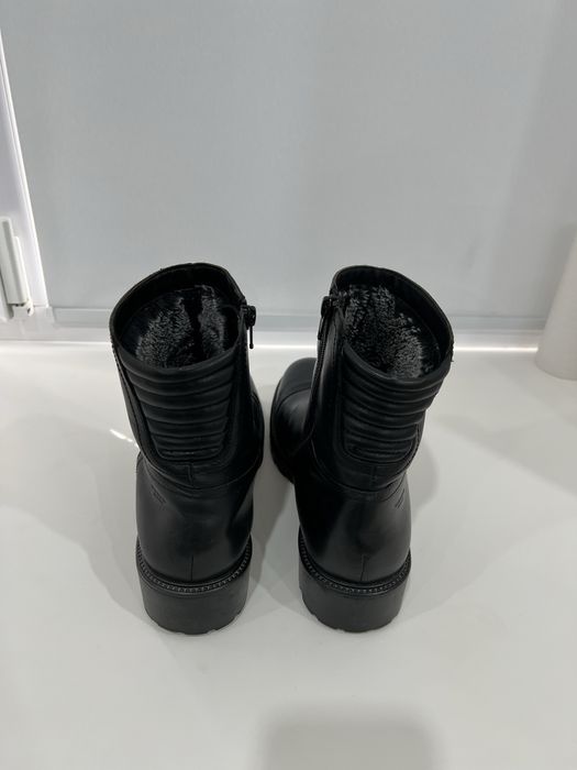 Продам женские сапоги Vagabond