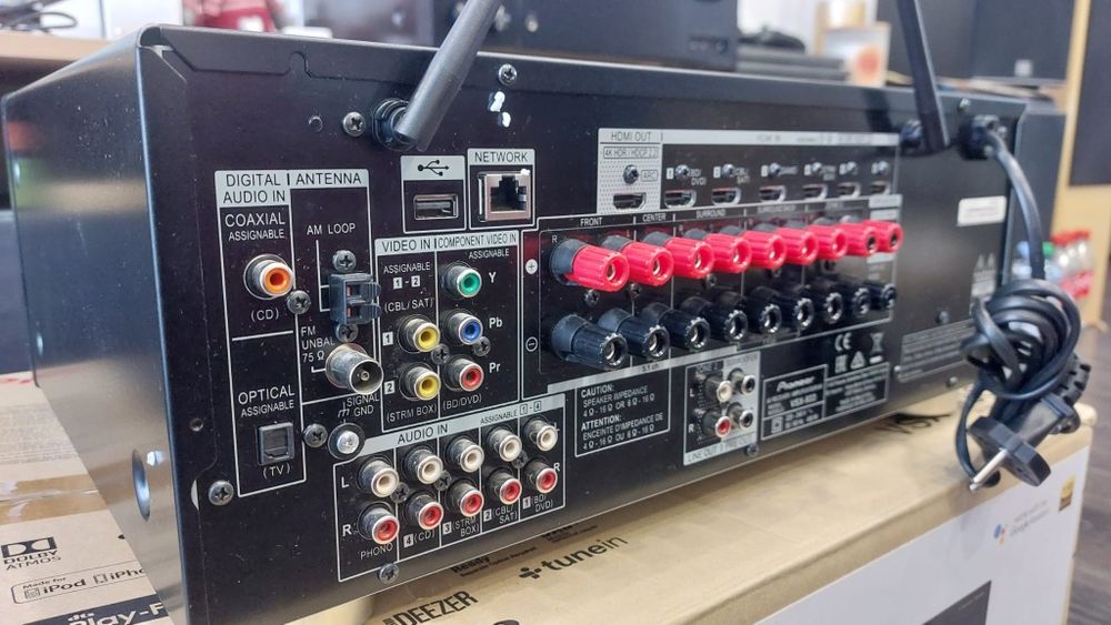 Vand receiver Pioneer VSX-933, 4K, 3D, Dolby atmos si Vision, BT, USB, HDMI ARC si CEC, WiFi si Play-Fi