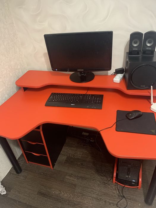 Продам Компьютерный стол