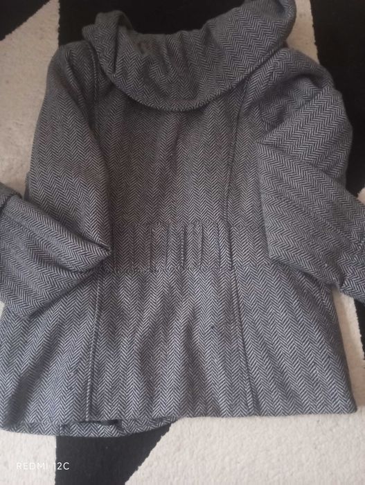 Дамско палто актуален модел.