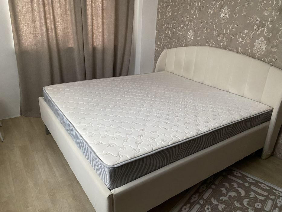 Продам кровать с матрасом