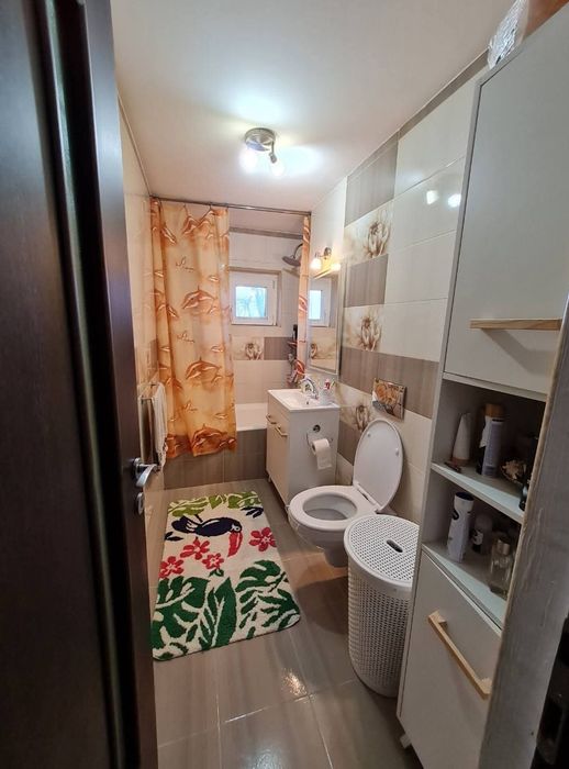 Închiriez apartament 3 camere, bucătărie, 2 bai pe strada 6 Vânători! 390 euro
