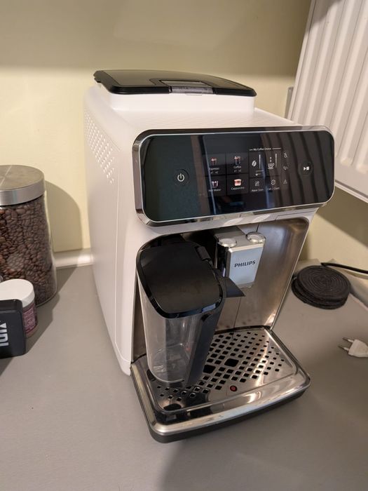 Espressor automat Philips LatteGo EP2333/40