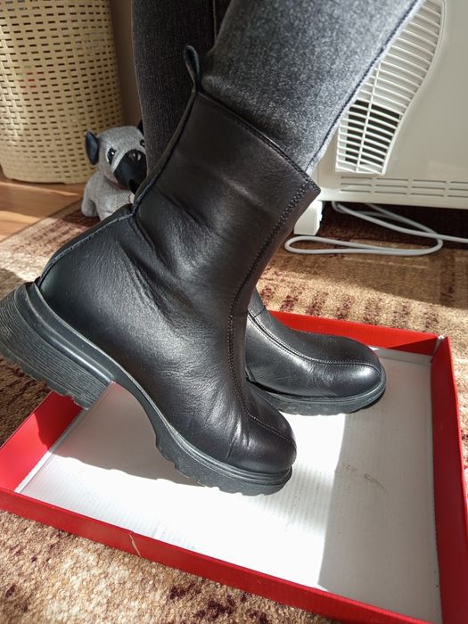 Черни боти от естествена кожа