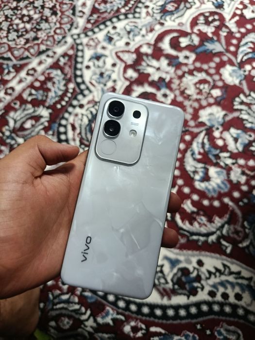 Vivo Y29 
Xotira:8ga256
Protsessor:snapdragon685
Batareya:6500 maj
Nar