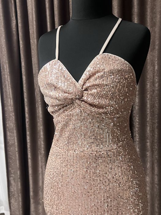 Блестяща рокля с паети