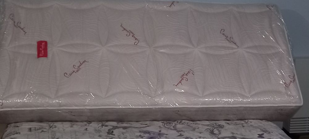 Продава се двулицев матрак високо качество