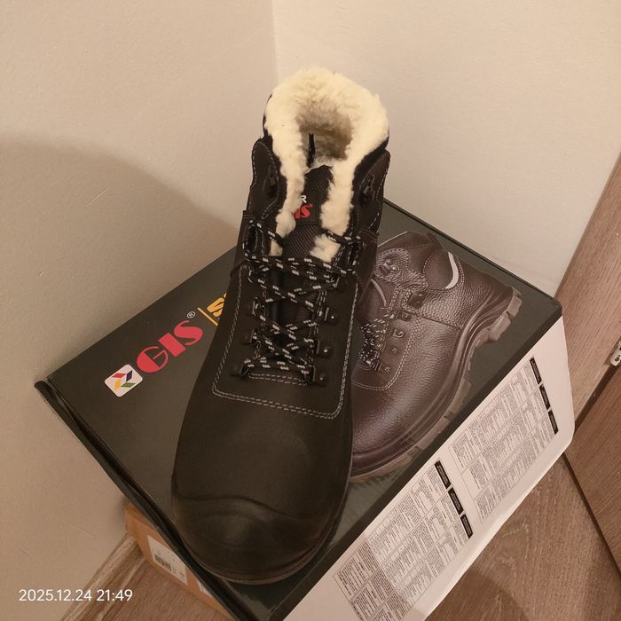 Зимний спецботинка  -42р-45р.