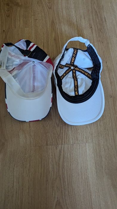 Детски шапки с козирка 2 бр.