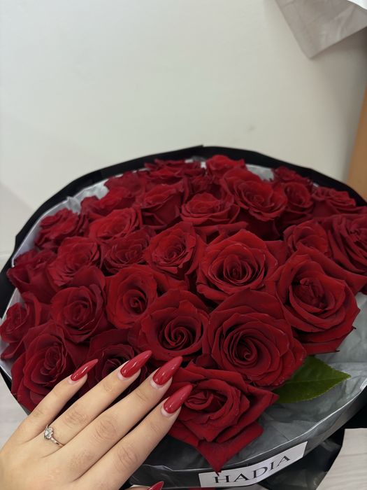 красный роза 33шт