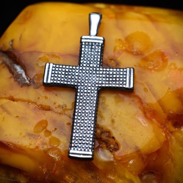 Сребърен медальон 925 „Кръст с орнаментика“ –талисман за вяра, закрила