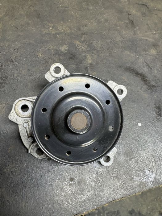 Продам помпу Тойота оригинал