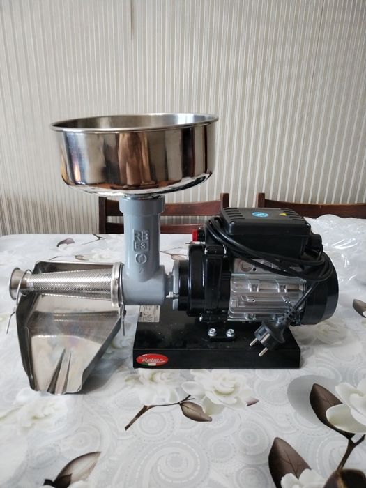 Продается новая соковыжималка итальяская