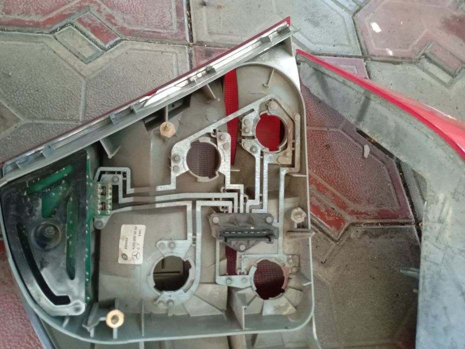 Продам задние фары