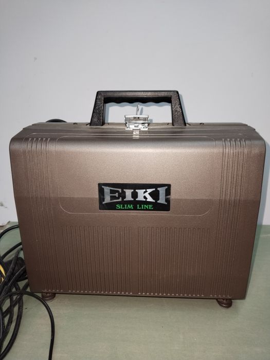 Продаеётся кинопроектор,EIKI,б/у,в отличном состоянии