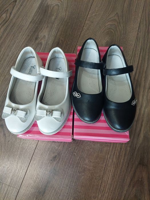 Обувки за момиче-2броя 30 лева