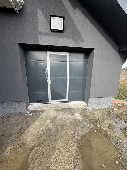 Usi de garj sectinale cu autoatizare