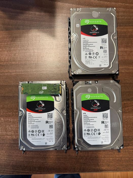 Ssd Intel 2TB plus 3 HDD, 2 4T si unul de 6T