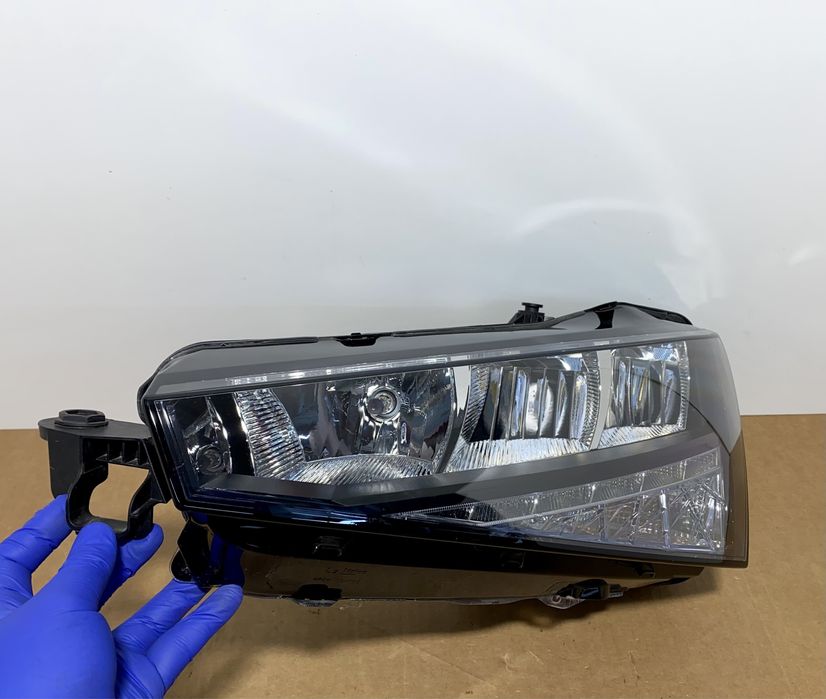 Far stanga Skoda Scala Cod: 657941015