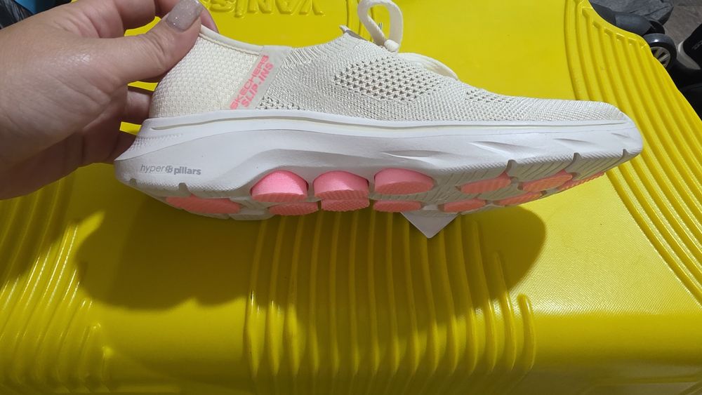 Оренинальныг skechers 35 размер