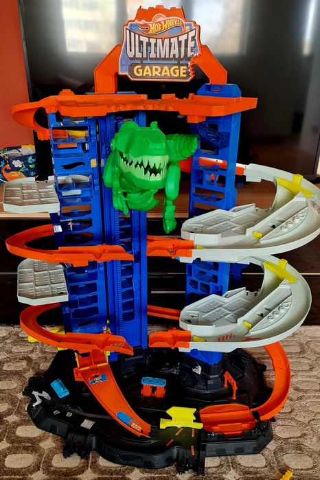 Гараж на Hot Wheels