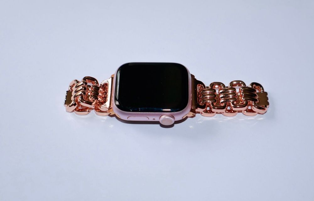 Apple Watch Series 9 GPS, 41mm, Aluminium Roz – Stare Excelentă, Curea Extra