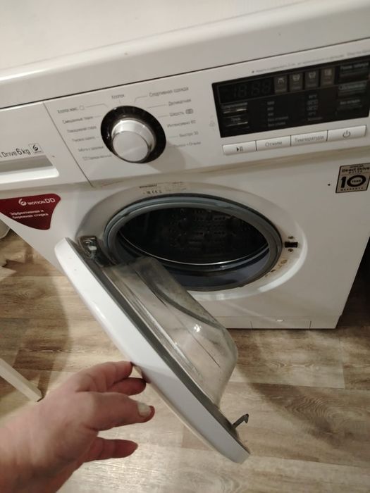 Продам машинку автомат LG