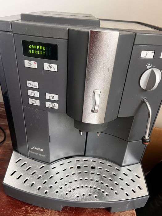 Vand aparat cafea Jura cu macinat boabe